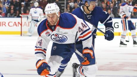 Zack Kassian will be returning to Edmonton in 2017-18 with a new three-year contract. kassian-zack-260617