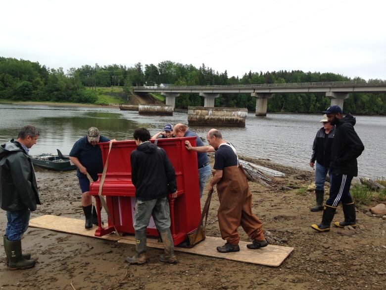'I like doing stuff like that' Bartibog Bridge piano lives on CBC News