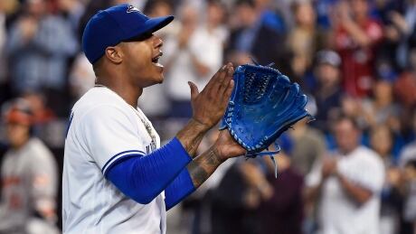 Toronto Blue Jays starting pitcher Marcus Stroman (6) acknowledges the crowd after being taken out of the game against the Baltimore Orioles during the eighth inning. orioles-blue-jays