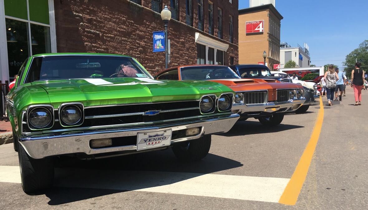 Antique cars roll into downtown Moncton for annual 'extravaganza' show