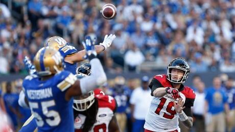 Stampeders quarterback Bo Levi Mitchell thows to lead Calgary over the Winnipeg Blue Bombers 26-10 on Friday, in Winnipeg. Stampeders-BlueBombers