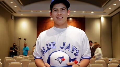 Eric Pardinho, a top international pitching prospect from Brazil, received a $1.4 million US signing bonus with the Blue Jays. pardinho-eric-071017