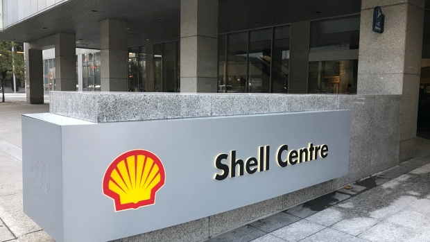 Shell exits oilsands, boosts stake in Scotford upgrader and Quest carbon facility; A sign that reads shell centre is pictured\.