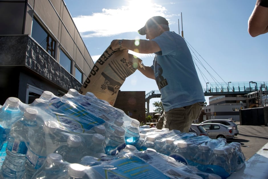 BC Wildfire Supplies Water Volunteer