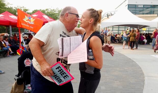 Kamloops emergency centre wildfires evacuees free hugs