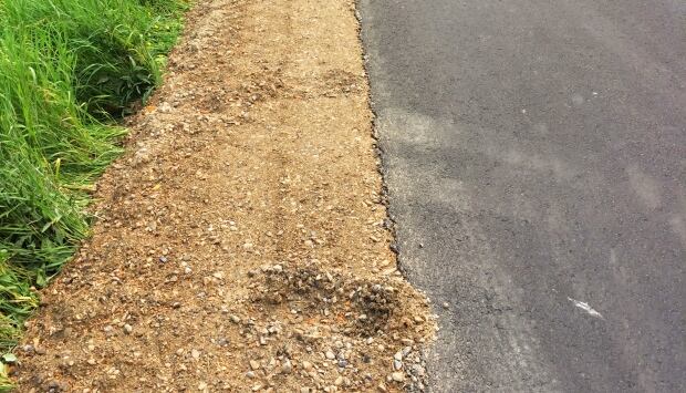 Road shoulder