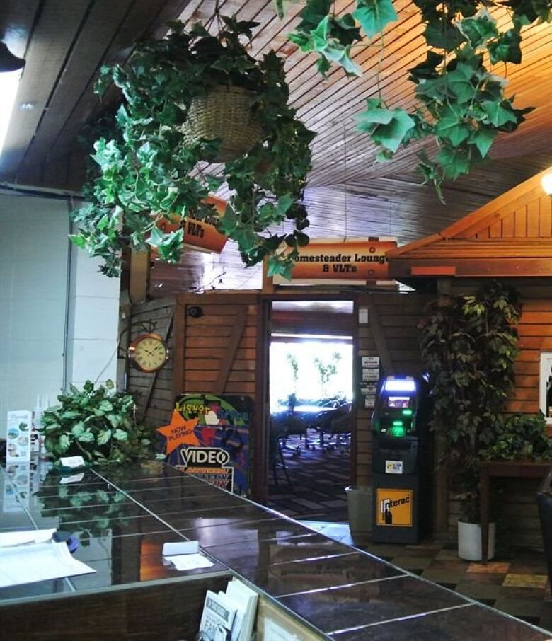 Vegreville Hotel Heist Nets Thieves 50 000 In Vlt Cash Cbc News