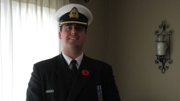 Former sailor sues federal government over mould doctors say made him sick Navy-sailor-mould