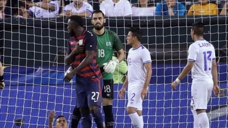 El Salvador's Romero appears to bite and twists nipple of U.S. player Altidore. Henry Romero bites Jozy Altidore during Gold Cup quarter-finals