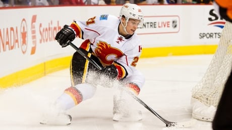 Former Calgary Flames forward Mason Raymond was named to Canada's roster for the 2017 Sochi Hockey Open amongst many other former NHLers hopeful of winning a spot on the Olympics team. raymond-mason-072617