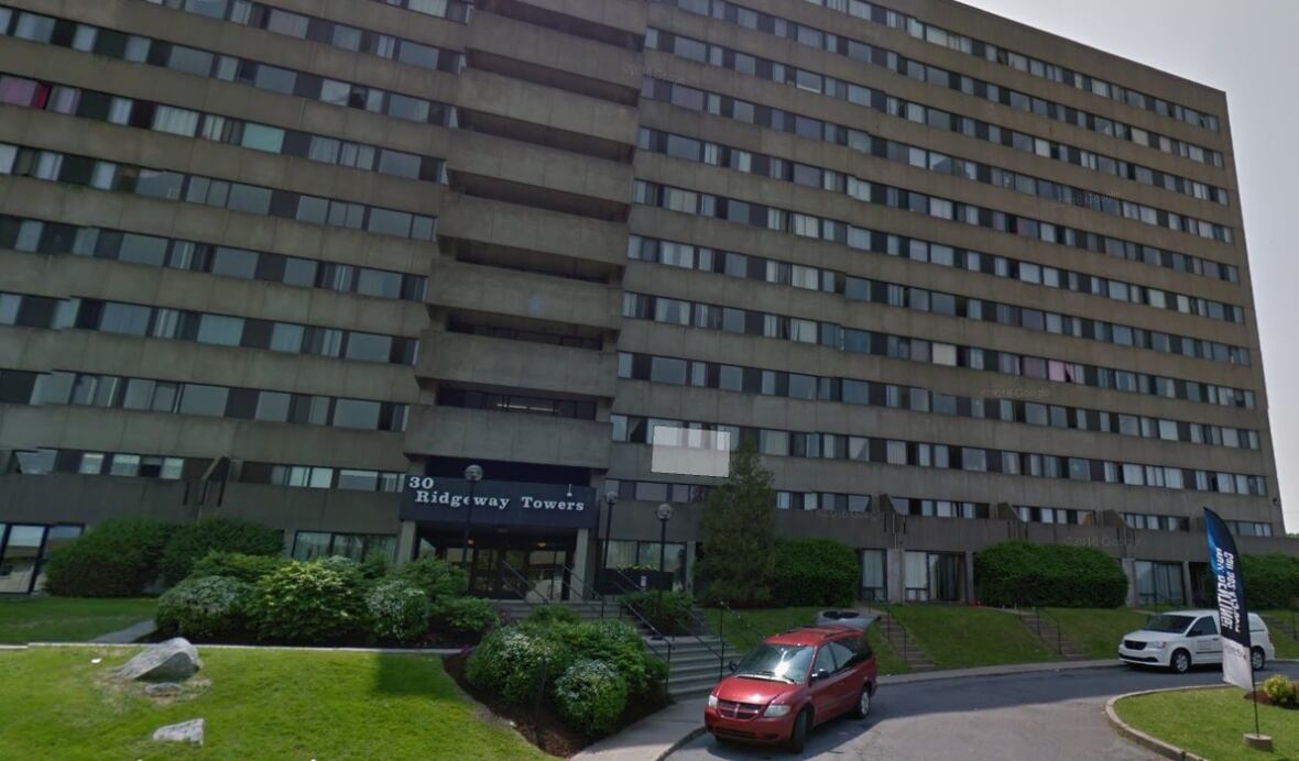 Cowie Hill apartment building fire extinguished, residents to reenter