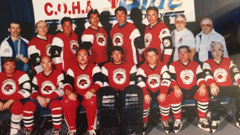 Hockey Hall of Fame honours Sagkeeng Oldtimers in new display | CBC News