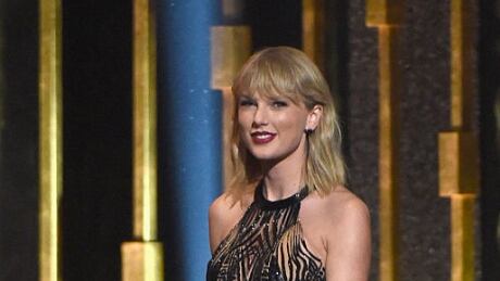 NASHVILLE, TN - NOVEMBER 02: Taylor Swift speaks onstage at the 50th annual CMA Awards at the Bridgestone Arena on November 2, 2016 in Nashville, Tennessee. 672302593KL00435_The_50th_A