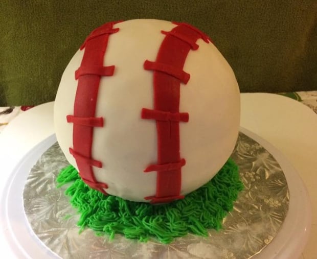Baseball cake