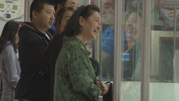 Parent watching hockey - 17/8/17