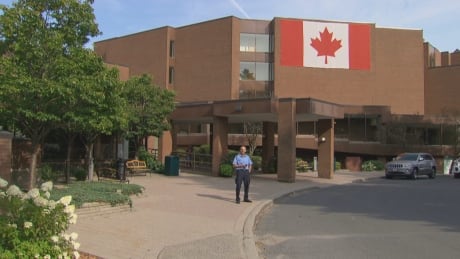 Mayor of Cornwall, Ont., has 'nothing against' plan to resettle migrants in his city
