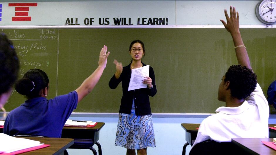 Teacher Tina Cheuk of "Knowledge is Power Program" (KIPP) Academy takes questions from her class October 4, 2000 in The Bronx, New York.