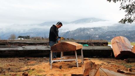 Chief Terry Horne of the Yeqwyeqwí:ws First Nation, a Stó:lō Nation, carving a piece to honour the lost boys. He said he didn’t know about the kidnappings until a University of Saskatchewan researcher uncovered and documented the painful story. Terry Horne Chief of Yakweakwioose