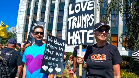 Around 4,000 people showed up at Vancouver City Hall to protest against a far-right rally on Saturday afternoon. Vancouver protest against far-right rally