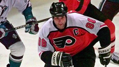 Eric Lindros will have his No. 88 retired by the Philadelphia Flyers in January. FLYERS MIGHTY DUCKS