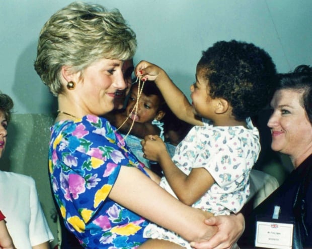 Princess Diana remembered: 'I left flowers in 1997' Princess Diana remembered: 'I left flowers in 1997'