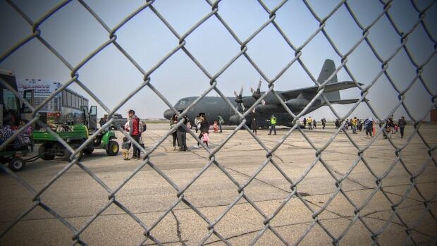 Forest fire evacuees land in Winnipeg