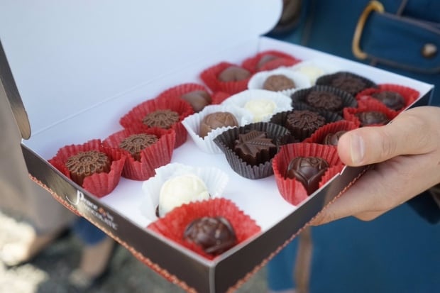 Peace by chocolates