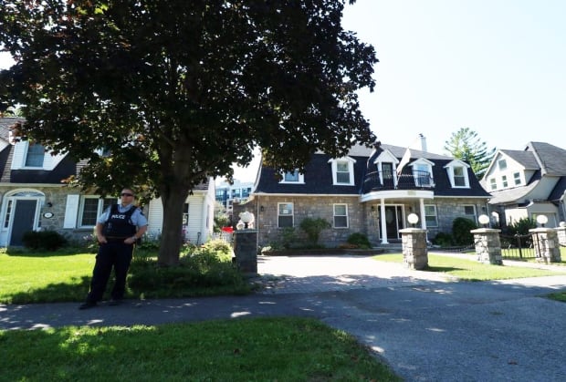 myanmar embassy ottawa police officer protest september 10 2017