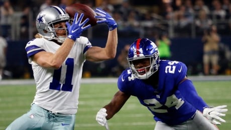 Dallas Cowboys wide receiver Cole Beasley (11) catches a pass for a first down in front of New York Giants cornerback Eli Apple (24) in the second half. beasley-cole