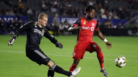Tosaint Ricketts, right, of TFC vies for the ball against Galaxy goalkeeper Jon Kempin during Toronto's 4-0 win on Saturday, in Los Angeles, Cali. TFC-Galaxy-16092017