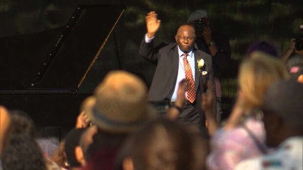 oliver jones little burgundy concert