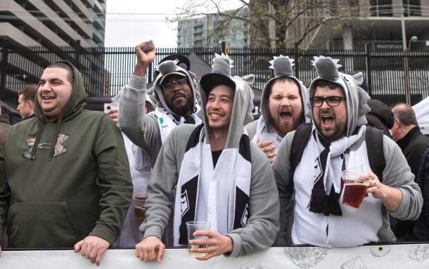 RGL Wolfpack Fans Toronto 20170506