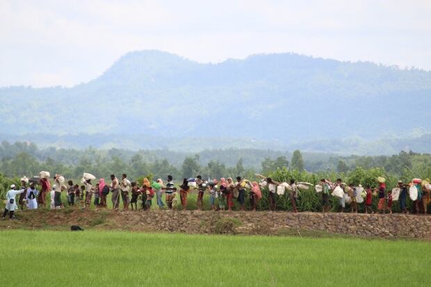 Line of Rohingya refugees