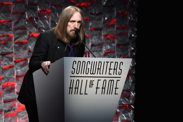 600646479IM00117_Songwriter
