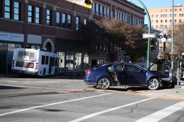 Stolen car hits transit bus in brandon