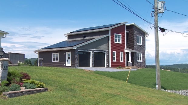 Experts expect more advances in solar panel development in 2018