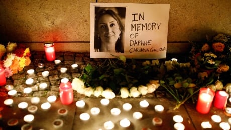 Candles burn to commemorate the killed investigative journalist Daphne Caruana Galizia in Berlin, Germany, October 20, 2017. REUTERS/Axel Schmidt - UP1EDAK1CVKHN GERMANY-POLITICS/