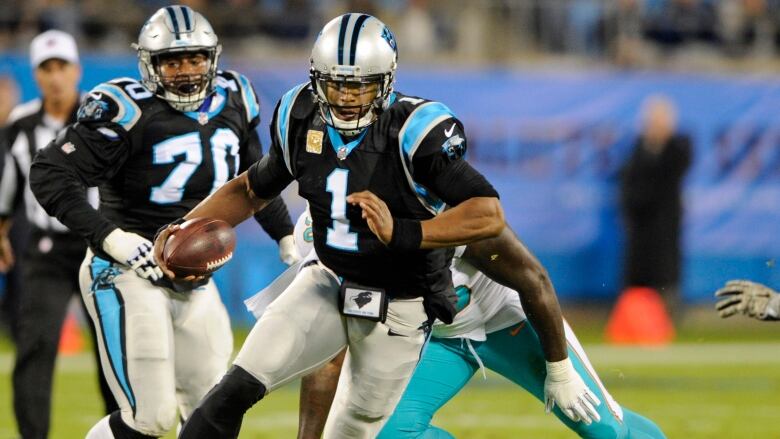 Cam Newton throws 4 TDs as Panthers crush Dolphins