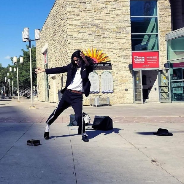 Robert L'Hirondell as Michael Jackson