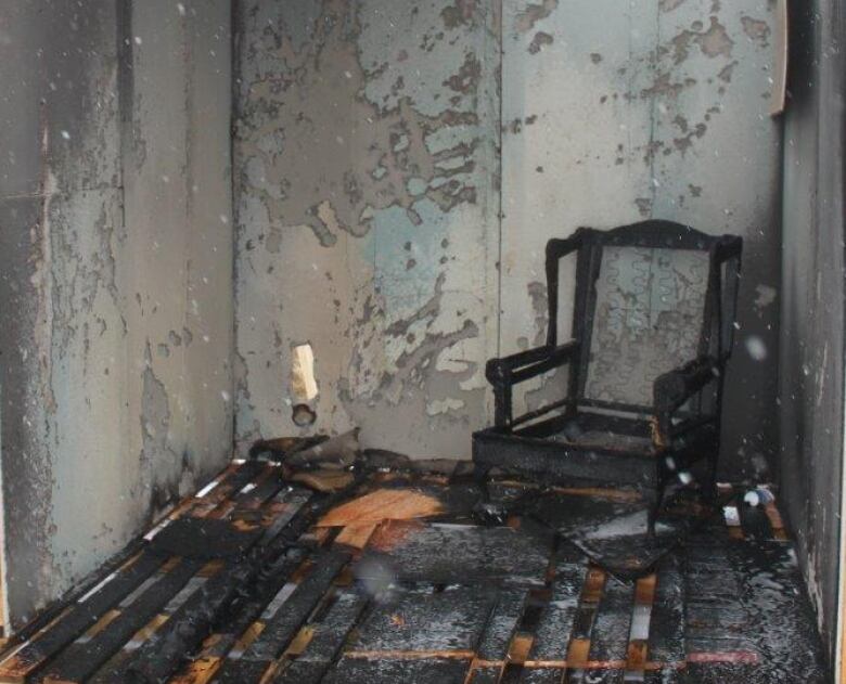 See how quickly a Christmas tree can catch fire CBC News