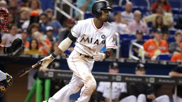 Mariners get speedy Dee Gordon from Marlins in trade Mariners get speedy Dee Gordon from Marlins in trade