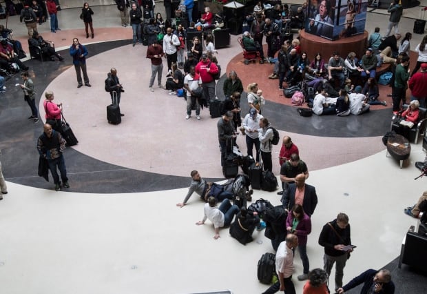 Atlanta airport blackout leaves thousands stranded Atlanta airport blackout leaves thousands stranded