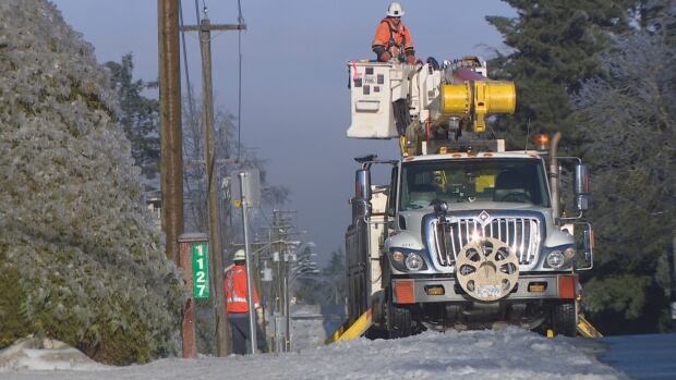 Fraser Valley power outages: hydro crews making progress