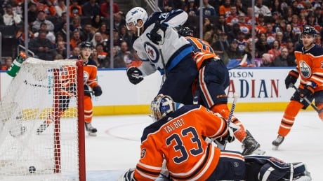 Blake Wheeler of the Jets watches as the puck crosses the line, as Oilers goalie Cam Talbot scrambles to make the save during Winnipeg's 5-0 win on Sunday.
Jets-Oilers-31122017