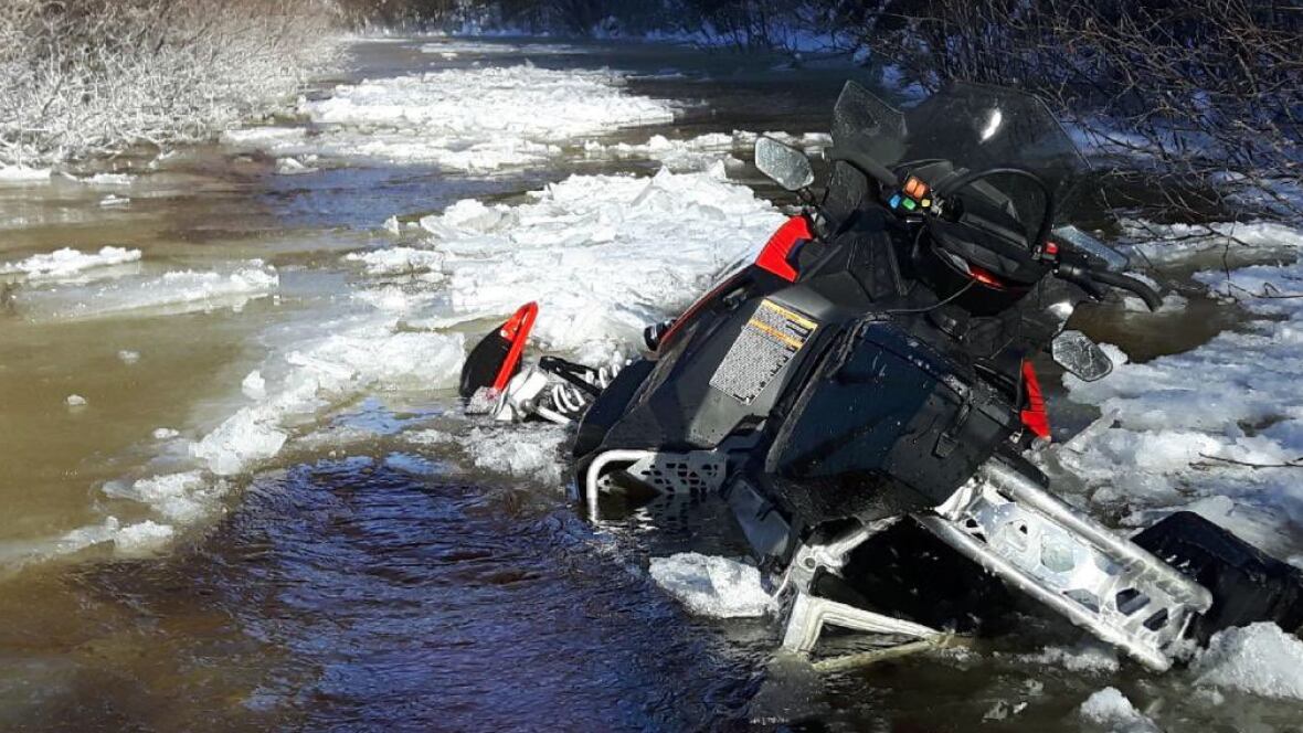 Ice conditions still not yet safe for snowmobiles Sudbury police say