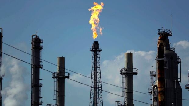 Crude Oil Holds $60 Mark Amid Middle East Turmoil Crude Oil Holds $60 Mark Amid Middle East Turmoil