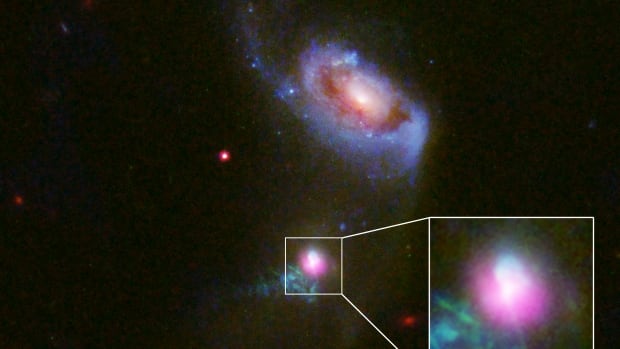 Supermassive black hole 'double burps' light Supermassive black hole 'double burps' light