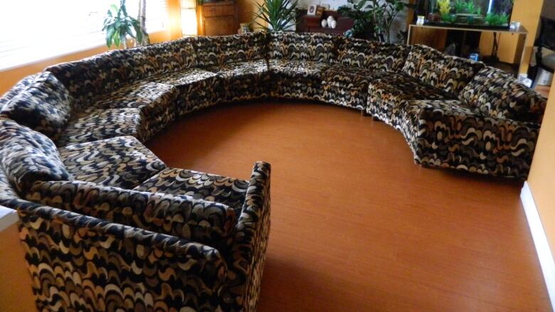 Far Out Couch For Sale From 1976 Pne Prize Home Cbc News