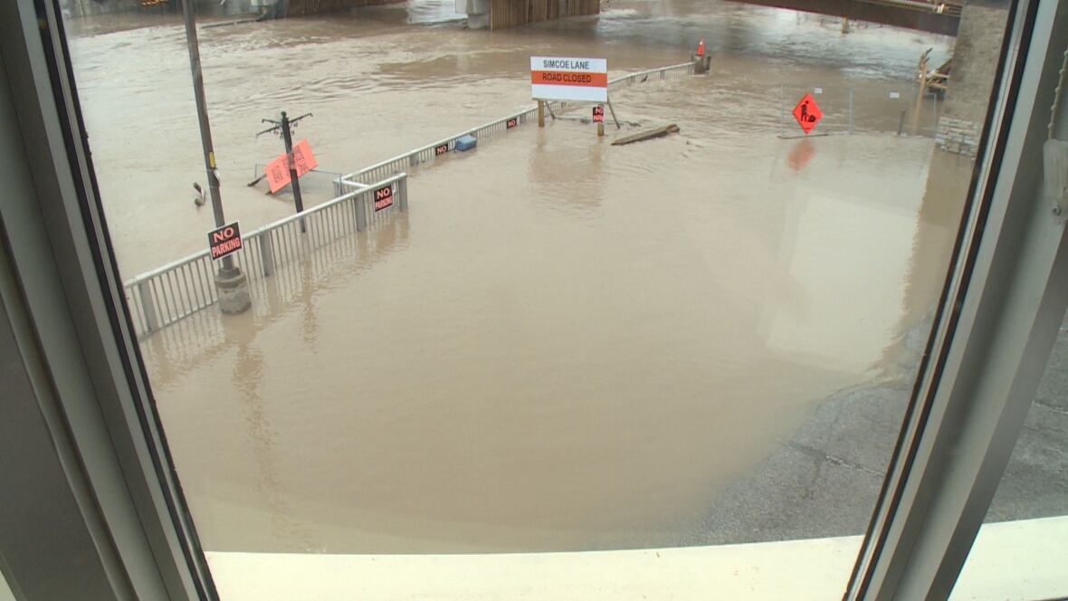 Chatham residents told where to buy sandbags as Thames River continues