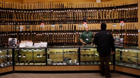 DICK'S SPORTING GOODS EARNS
